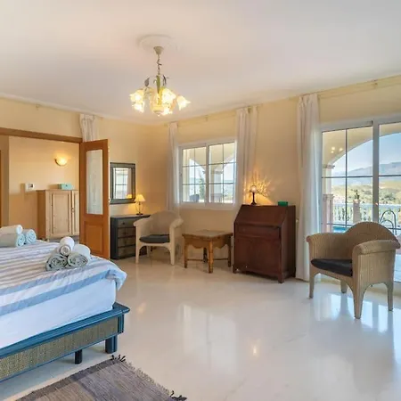 Villa Carlos, Golf Views *
