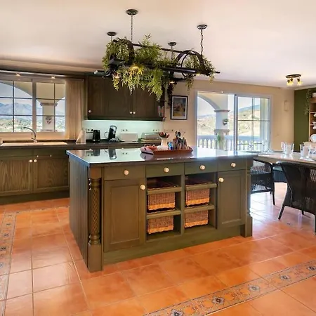 Villa Carlos, Golf Views *
