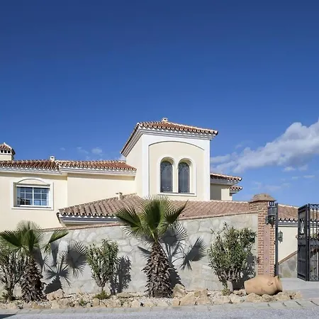 Villa Carlos, Golf Views Mijas