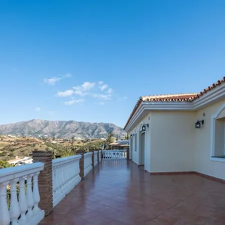 Villa Carlos, Golf Views *