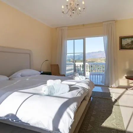 Villa Carlos, Golf Views *